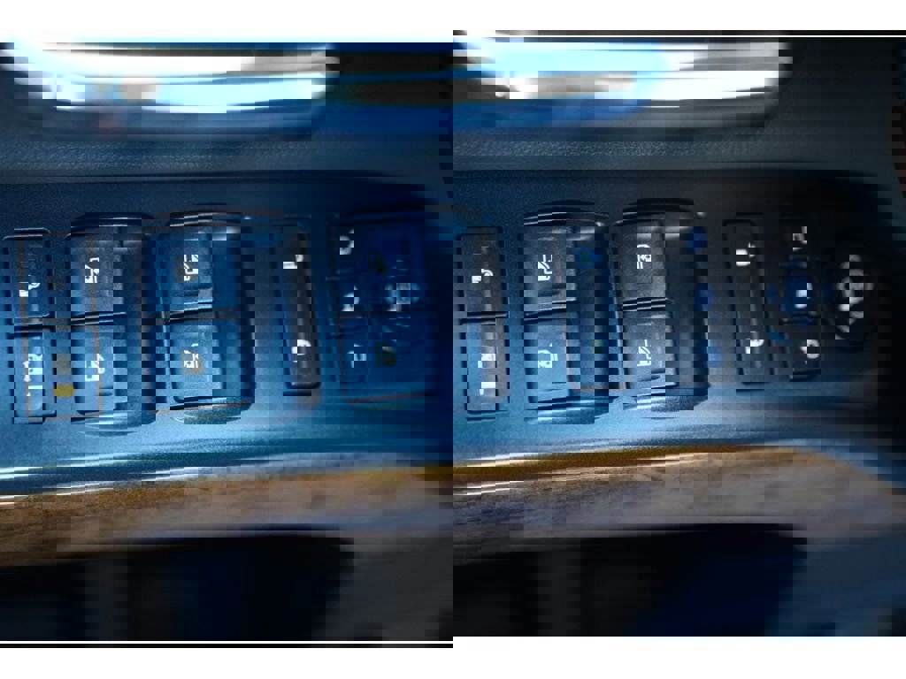 Used 2018 Chevrolet Silverado 3500 High Country image 31