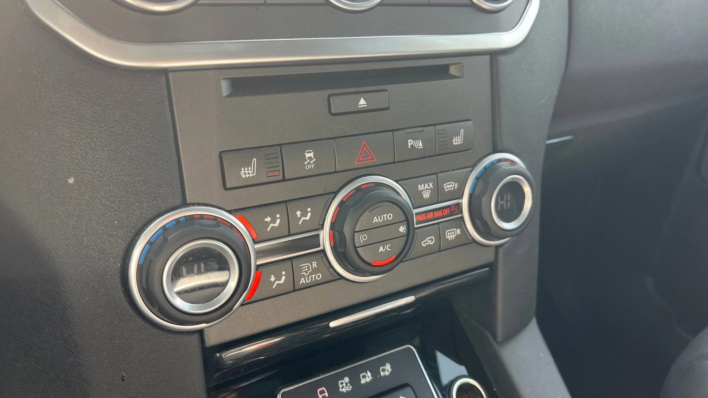 Used 2016 Land Rover LR4 HSE LUX image 24