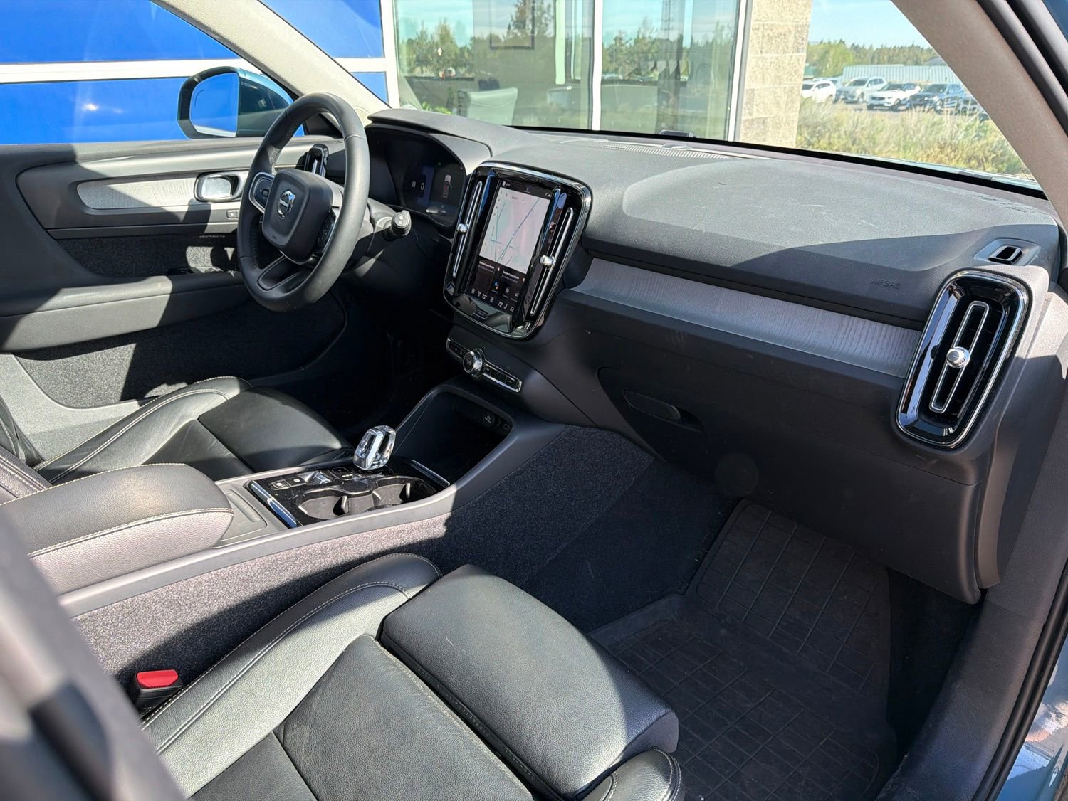 Used 2023 Volvo XC40 B5 Ultimate w/ Protection Package Premier AWD/4WD image 17