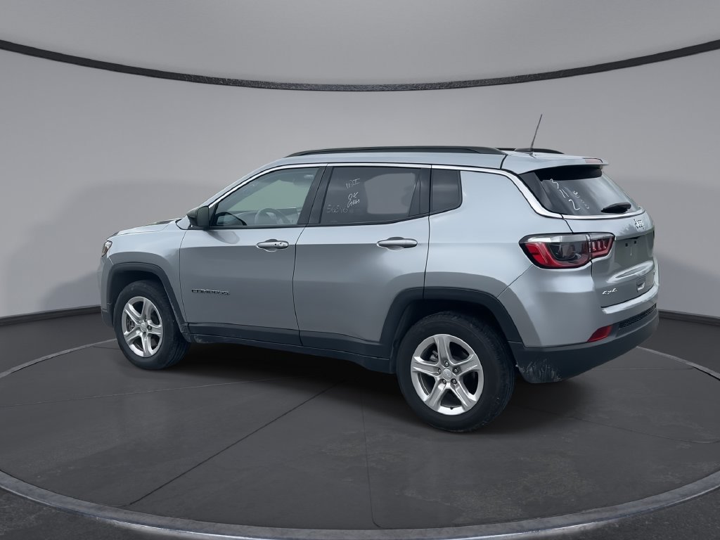 Used 2024 Jeep Compass Latitude AWD/4WD image 6