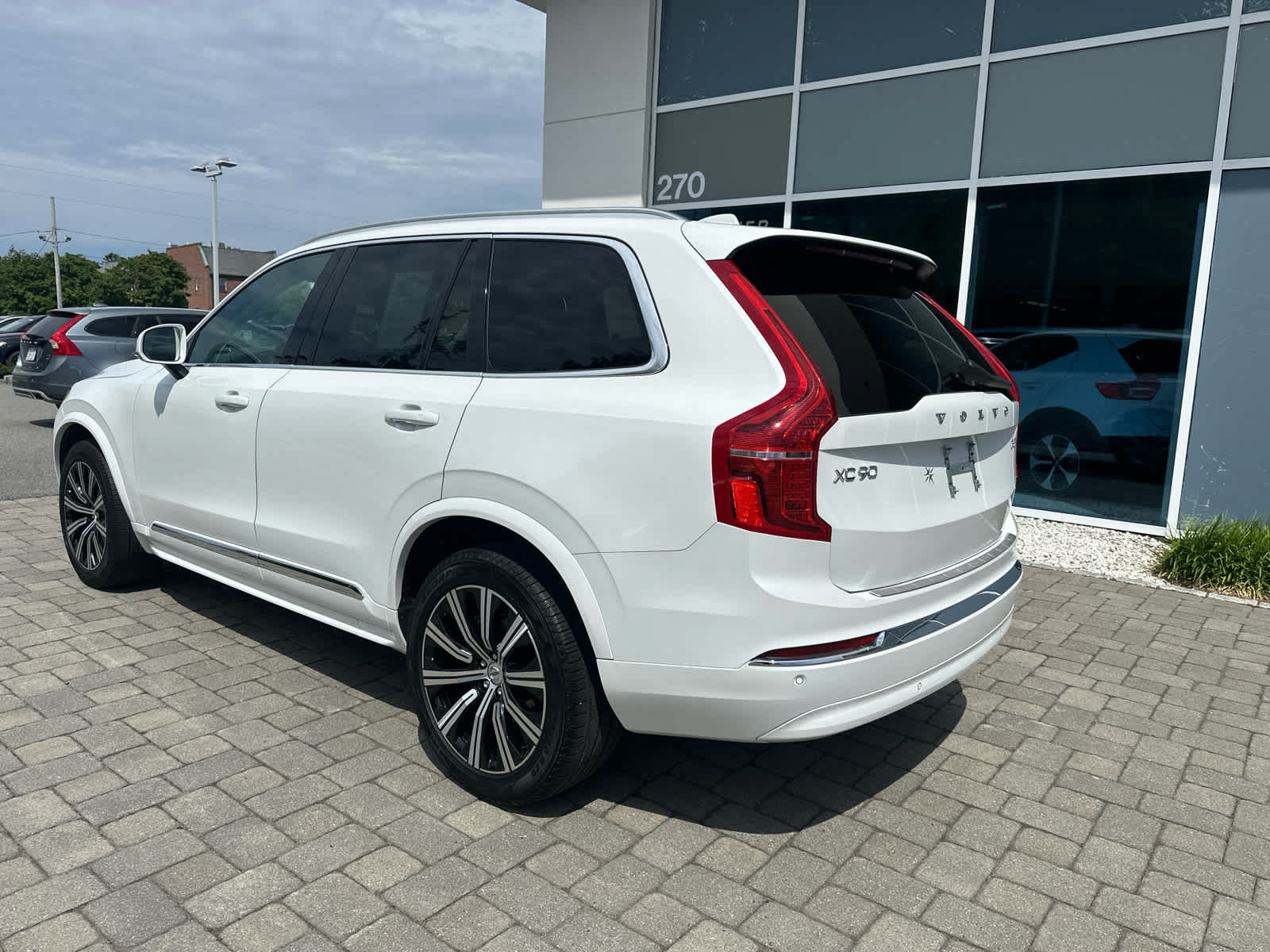 Used 2025 Volvo XC90 B5 Core w/ Protection Package Premier AWD/4WD image 28