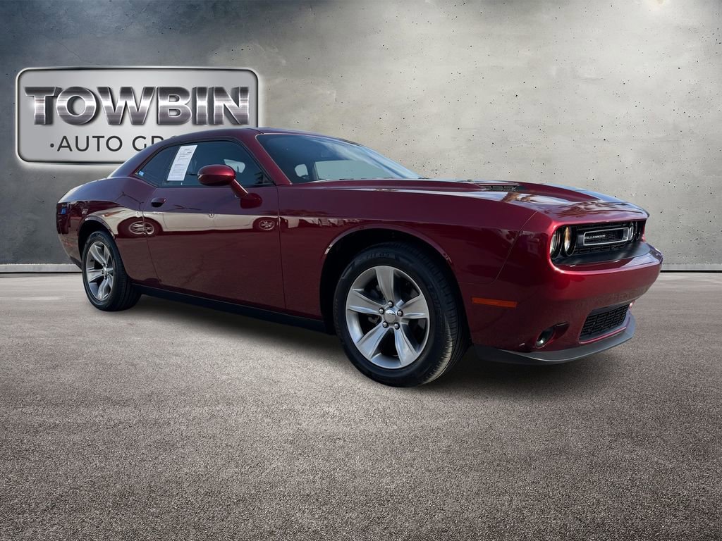 Used 2019 Dodge Challenger SXT RWD image 3