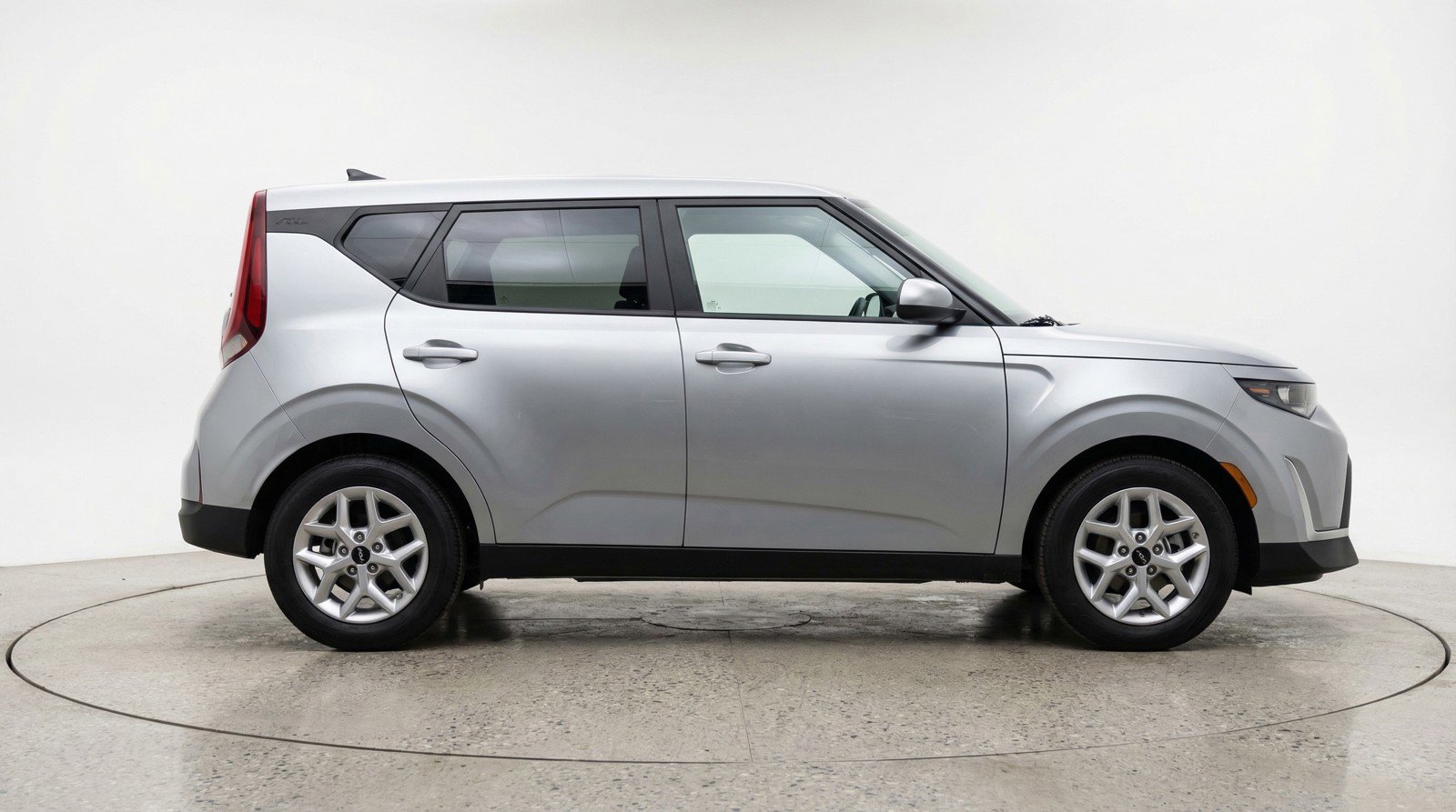 Used 2025 Kia Soul LX w/ LX Technology Package FWD image 9