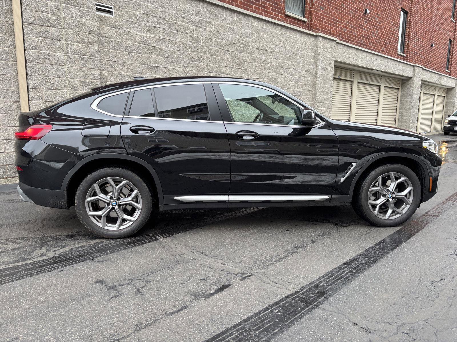 Used 2024 BMW X4 xDrive30i w/ Premium Package image 2