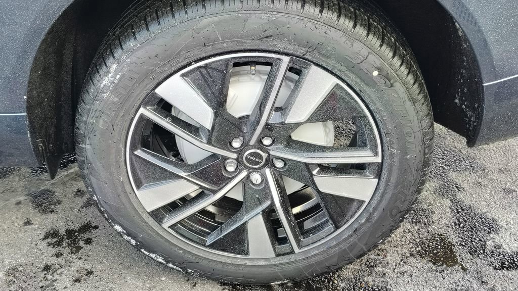 New 2026 Volvo XC60 B5 Plus w/ Protection Package Premier AWD/4WD image 29
