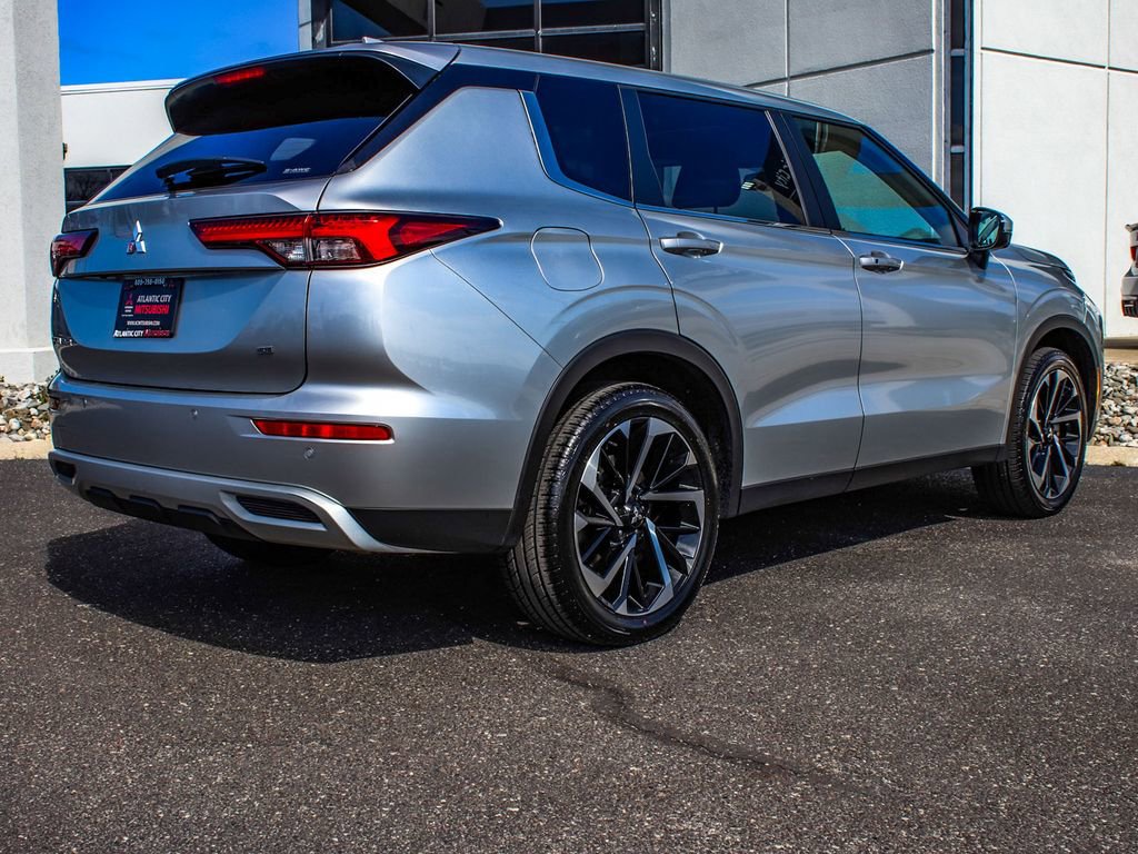 Used 2024 Mitsubishi Outlander SE image 6