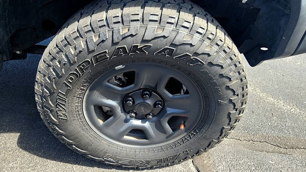 Used 2022 Jeep Gladiator Sport image 10