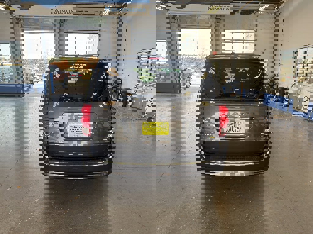 Used 2019 Dodge Grand Caravan SE w/ UConnect Hands-Free Group image 4