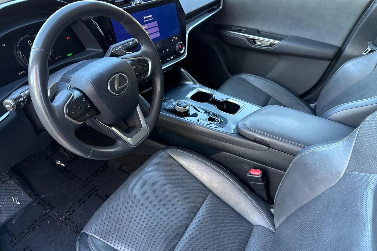 Used 2023 Lexus RZ 450e Premium w/ Technology Package image 4