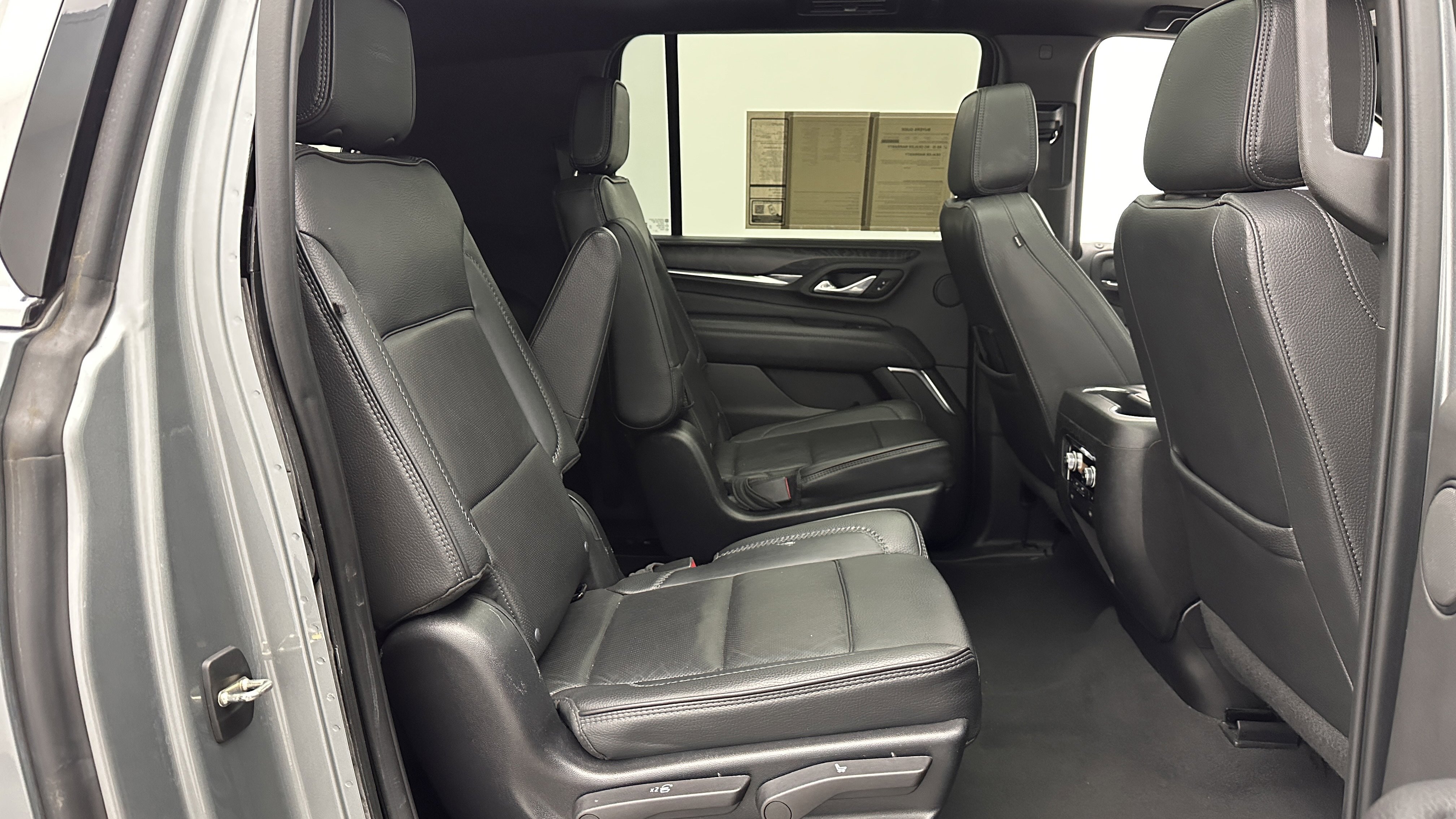 Used 2023 GMC Yukon XL Denali RWD image 35
