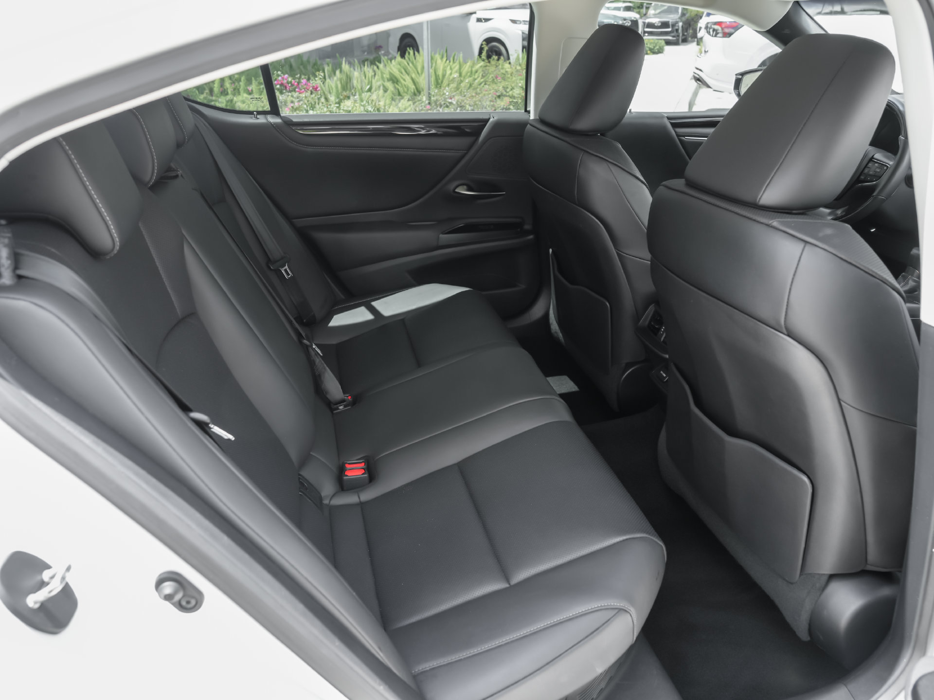 Used 2020 Lexus ES 300h w/ Premium Package FWD image 38