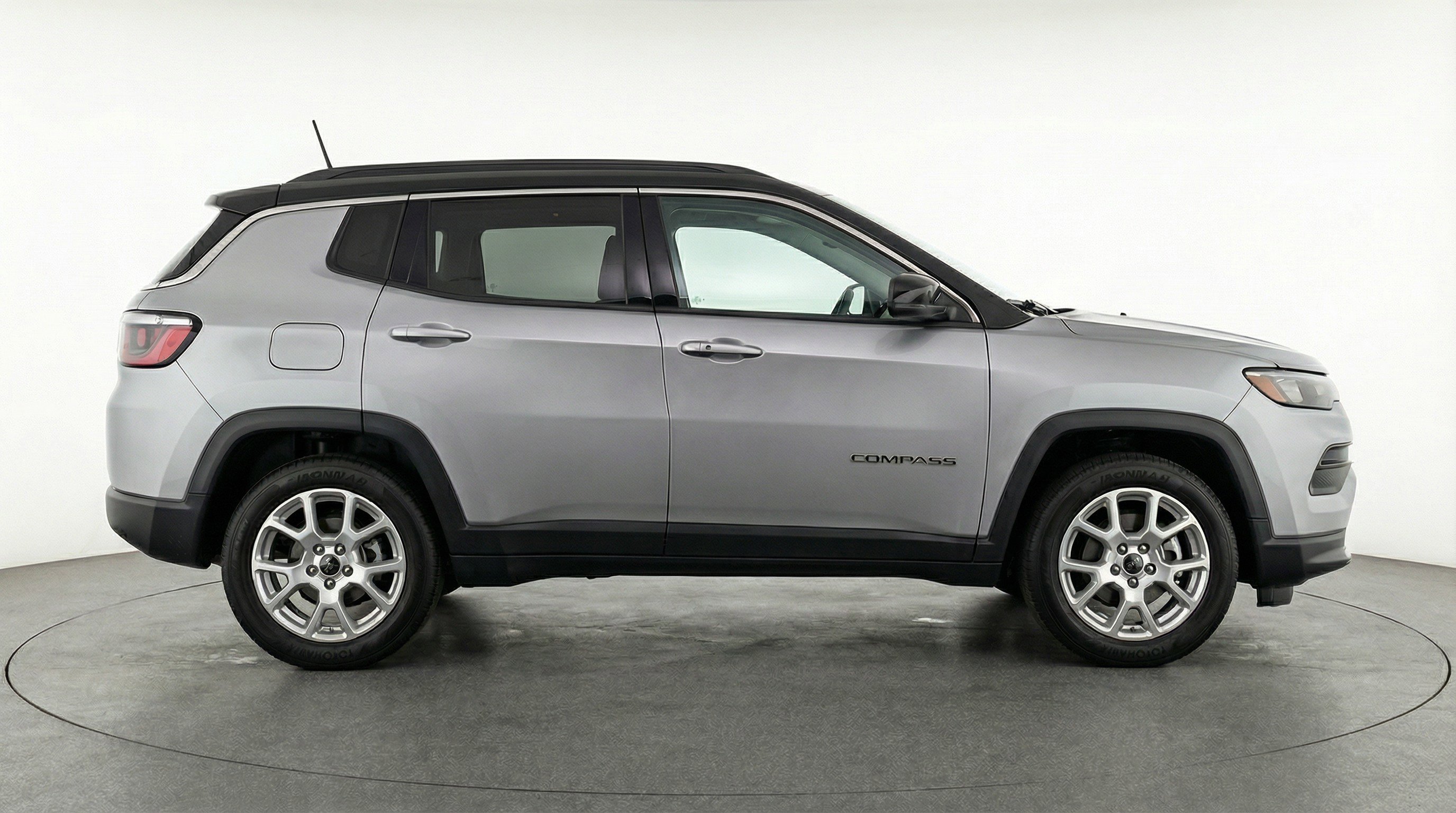 Used 2025 Jeep Compass Limited image 11