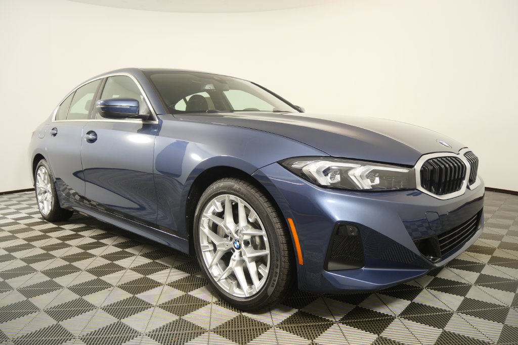 New 2026 BMW 330i Sedan w/ Convenience Package RWD image 2