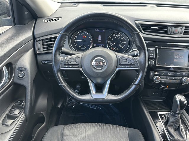 Used 2020 Nissan Rogue SV image 14