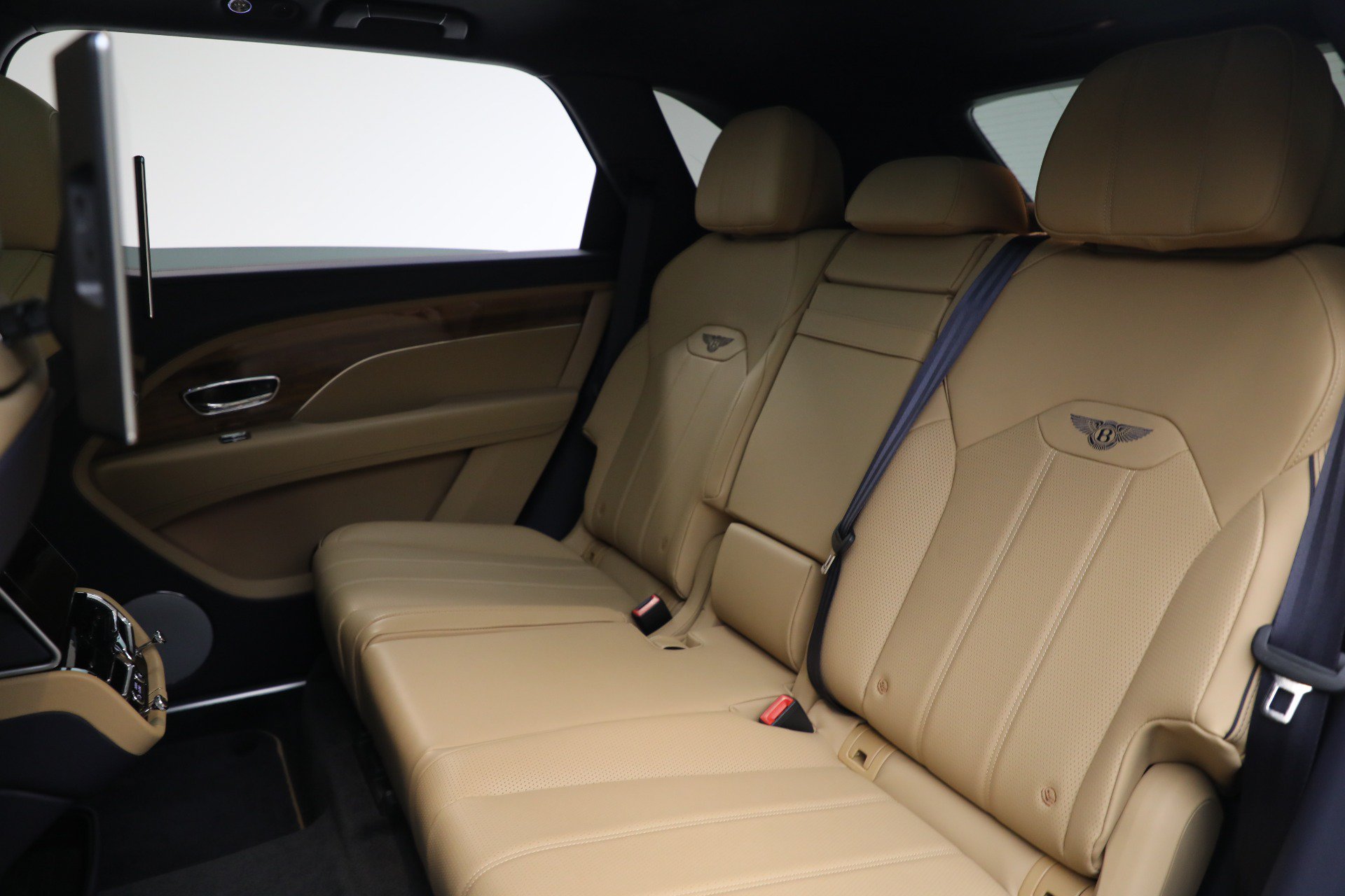 Certified 2024 Bentley Bentayga Extended Wheelbase AWD/4WD image 23