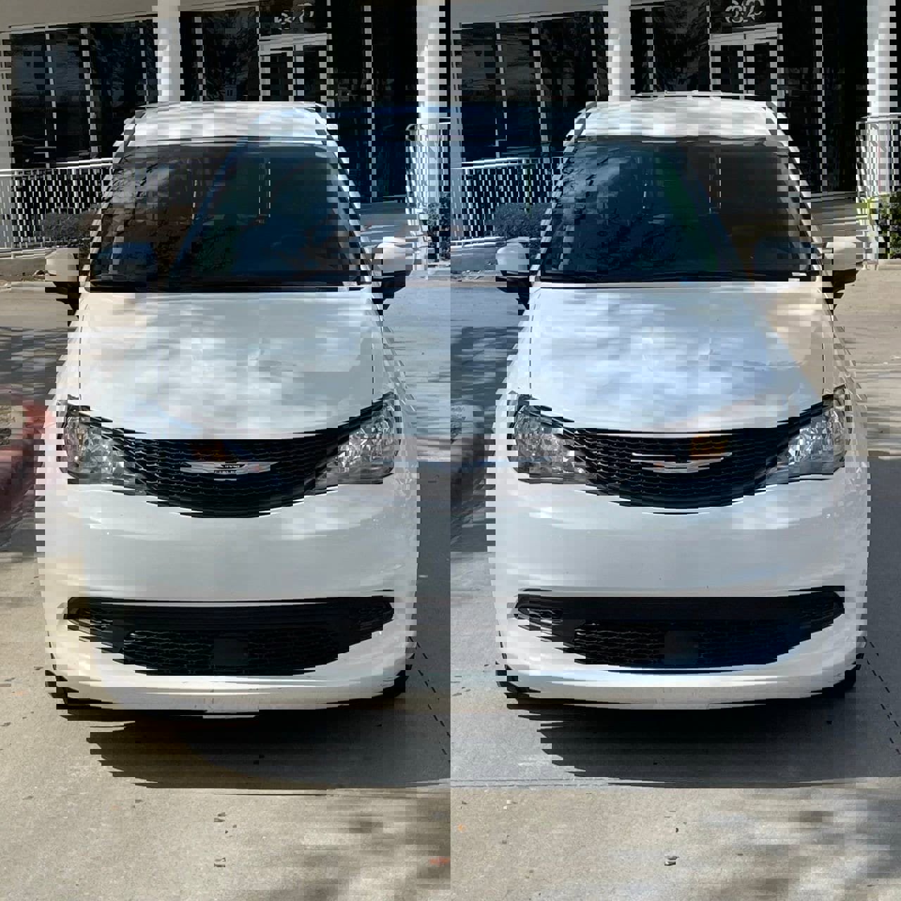 Used 2023 Chrysler Voyager LX image 6