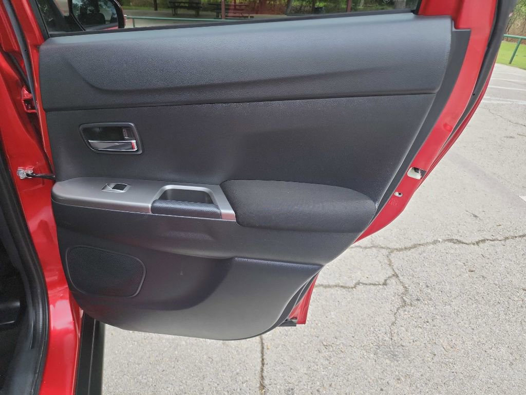 Used 2018 Mitsubishi Outlander Sport LE FWD image 27