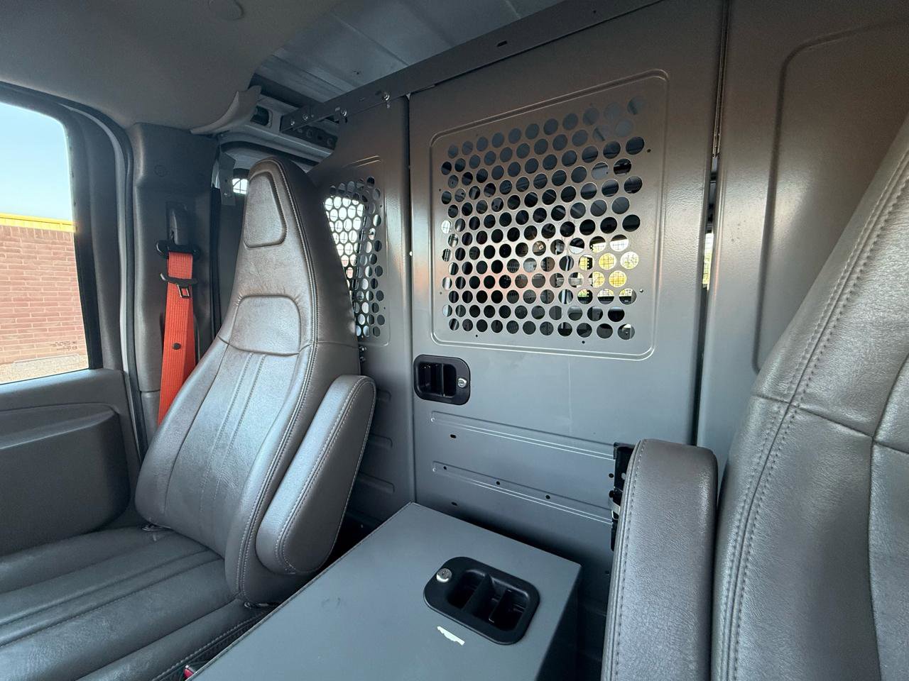 Used 2017 Chevrolet Express 2500 RWD image 30