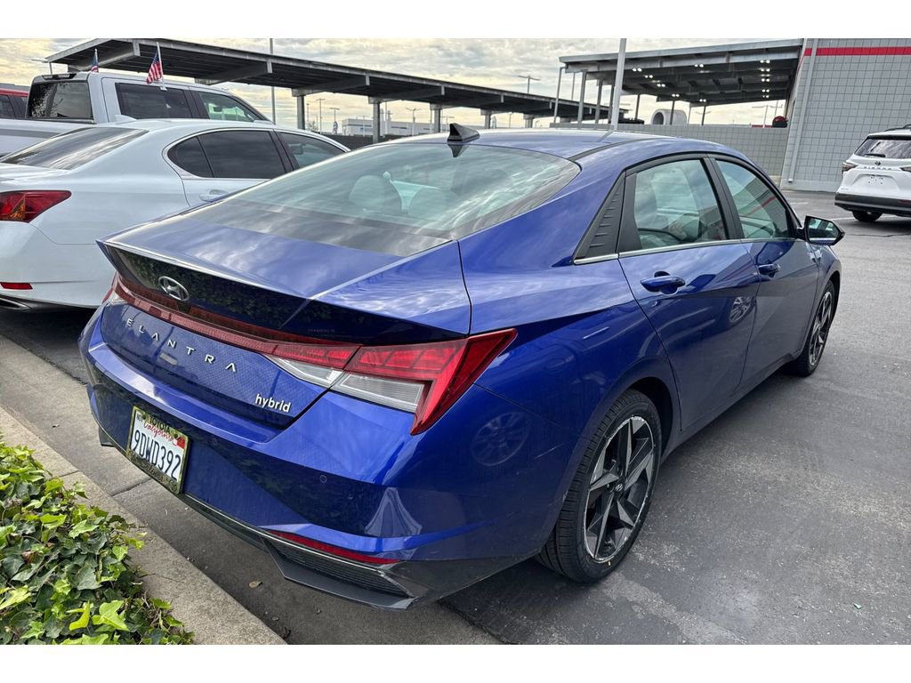 Used 2023 Hyundai Elantra Limited image 3