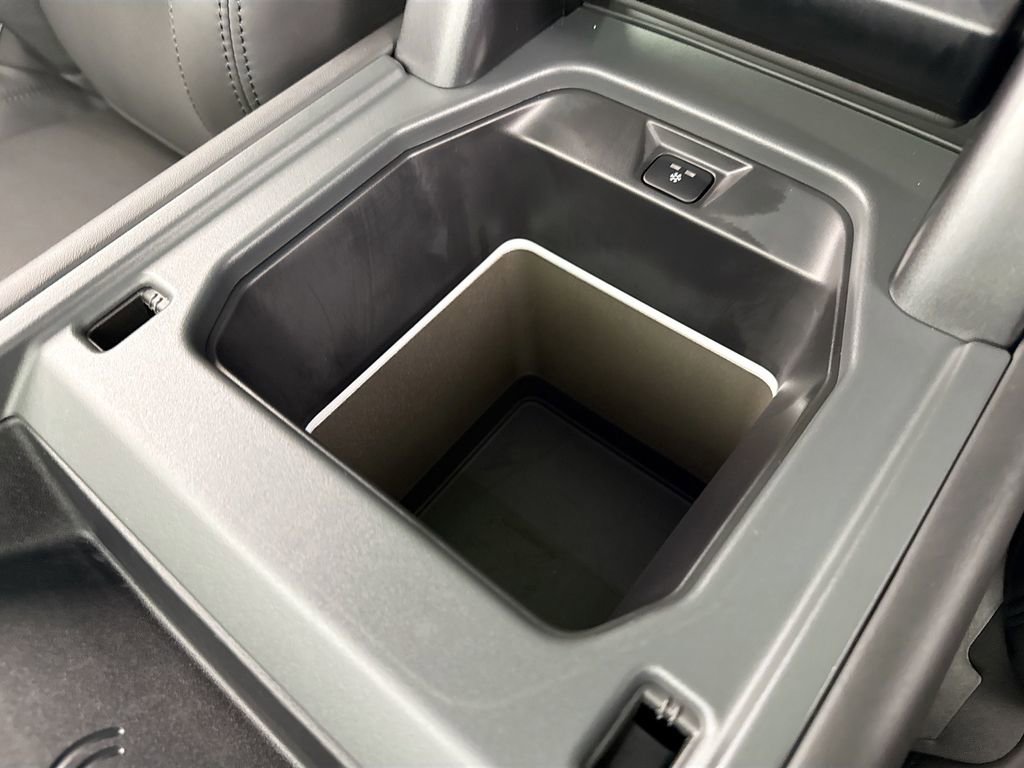 Used 2025 Land Rover Defender 110 S image 24