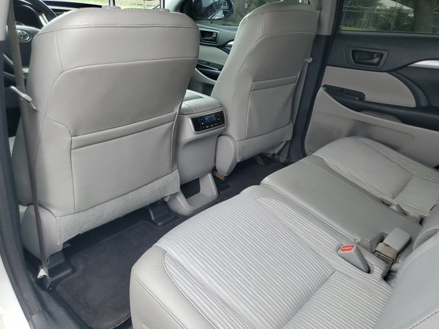 Used 2016 Toyota Highlander Plus FWD image 23