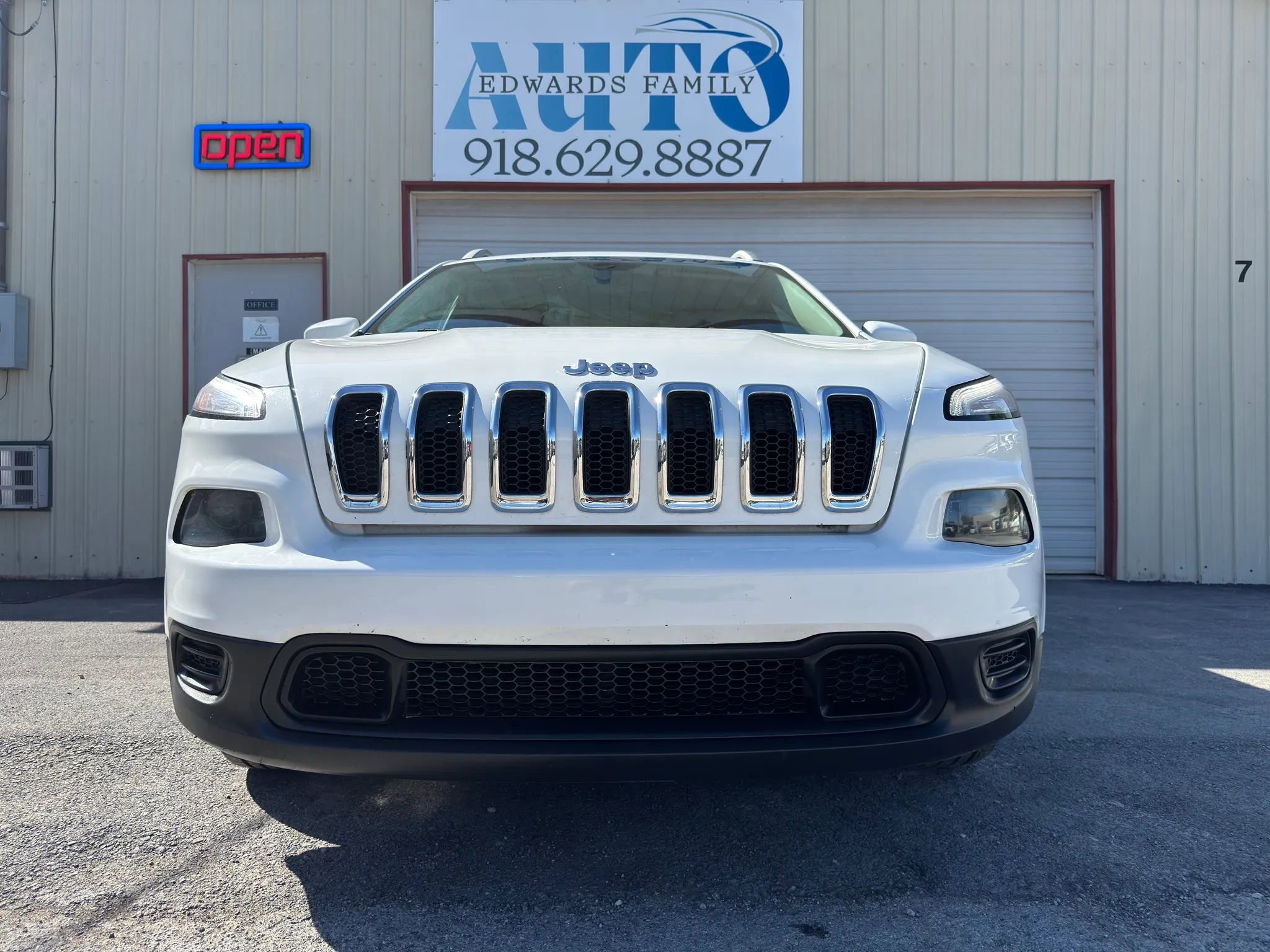Used 2015 Jeep Cherokee Sport FWD image 4