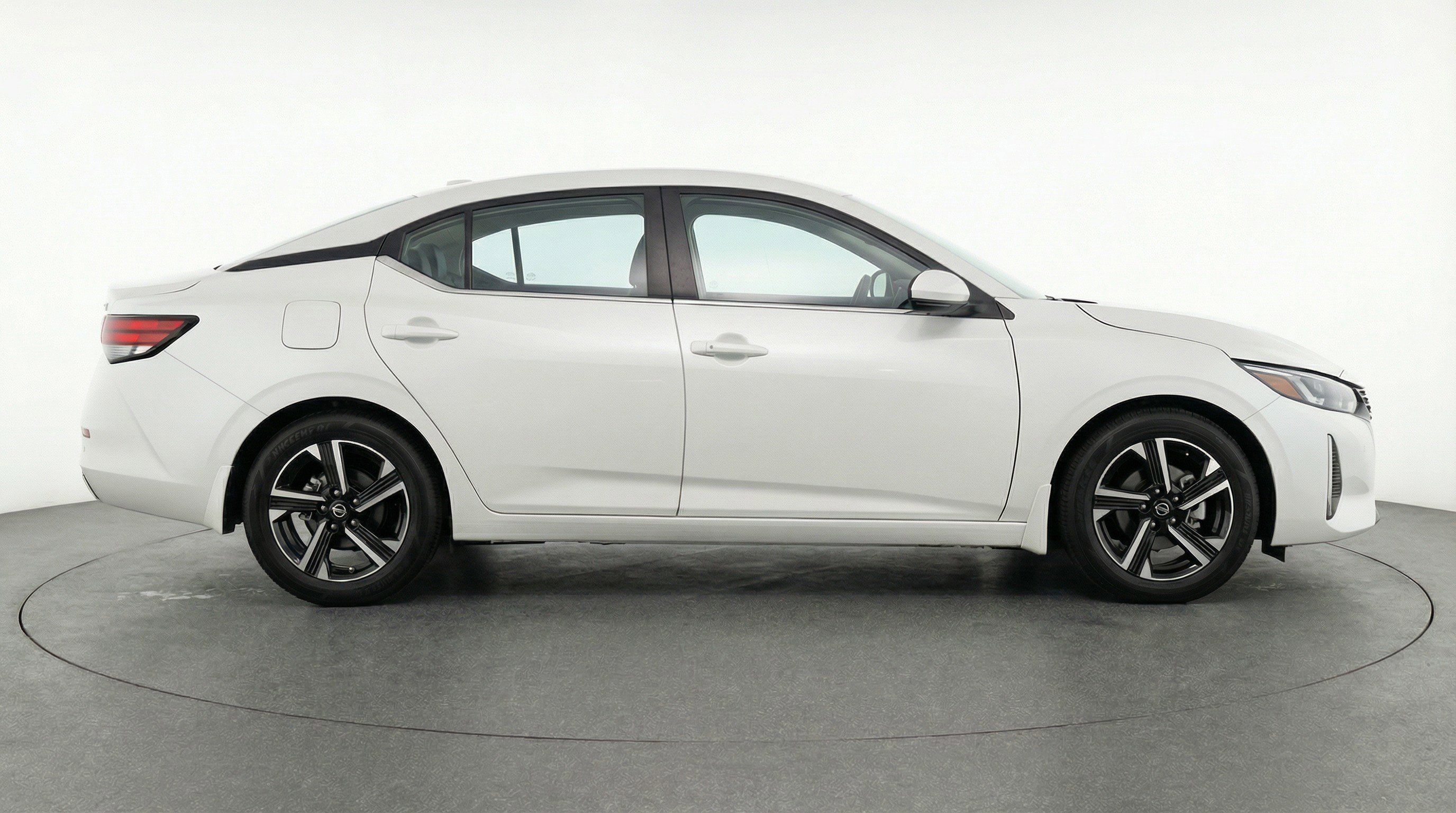Used 2025 Nissan Sentra SV FWD image 11