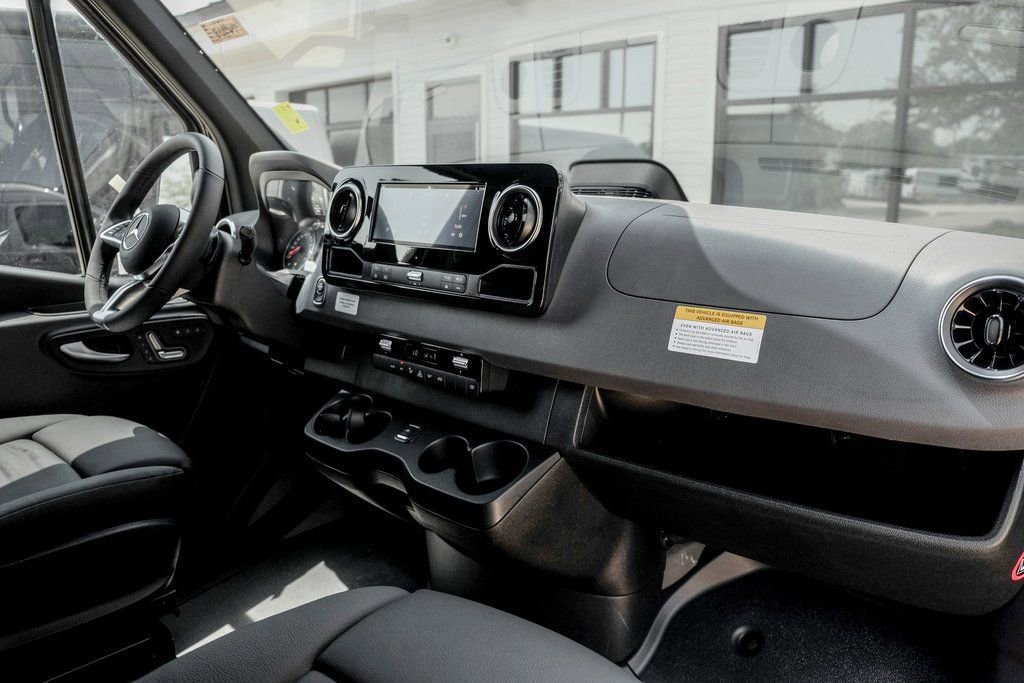 Used 2025 Mercedes-Benz Sprinter 3500 image 23