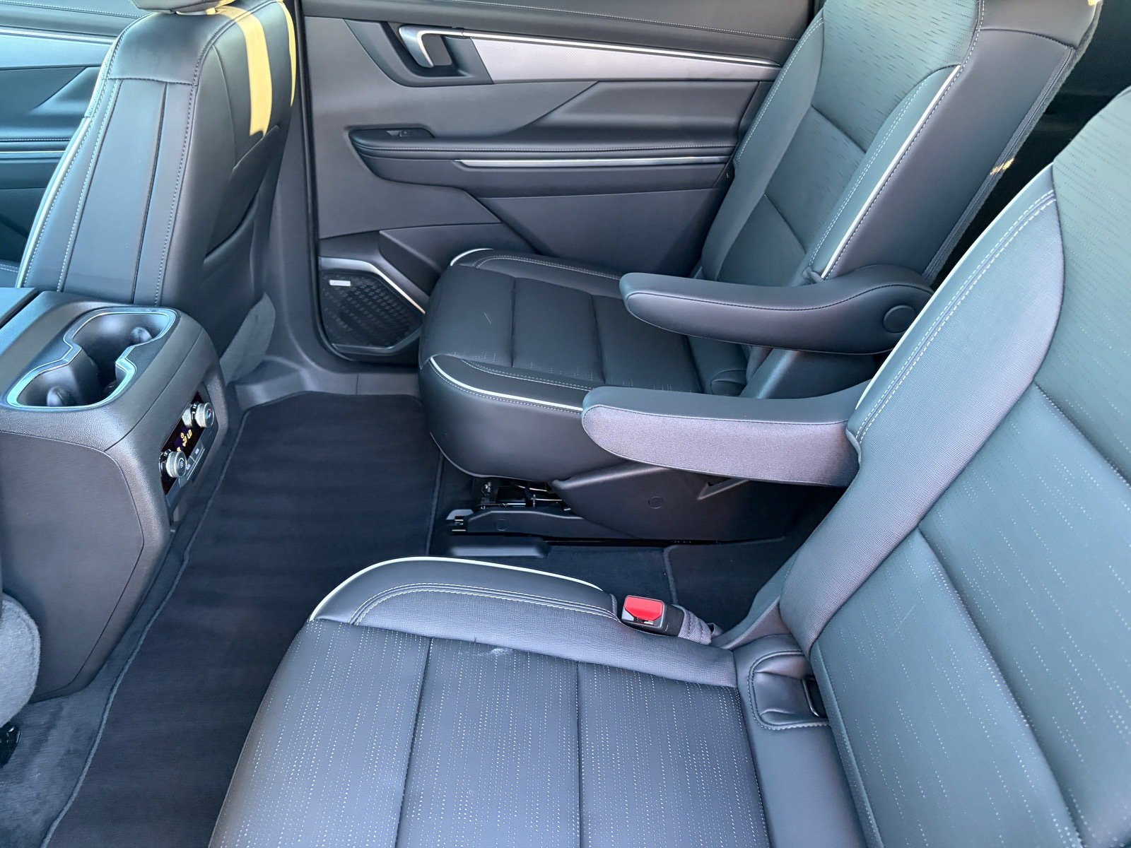 Used 2025 Buick Enclave Sport Touring w/ Power Package FWD image 13