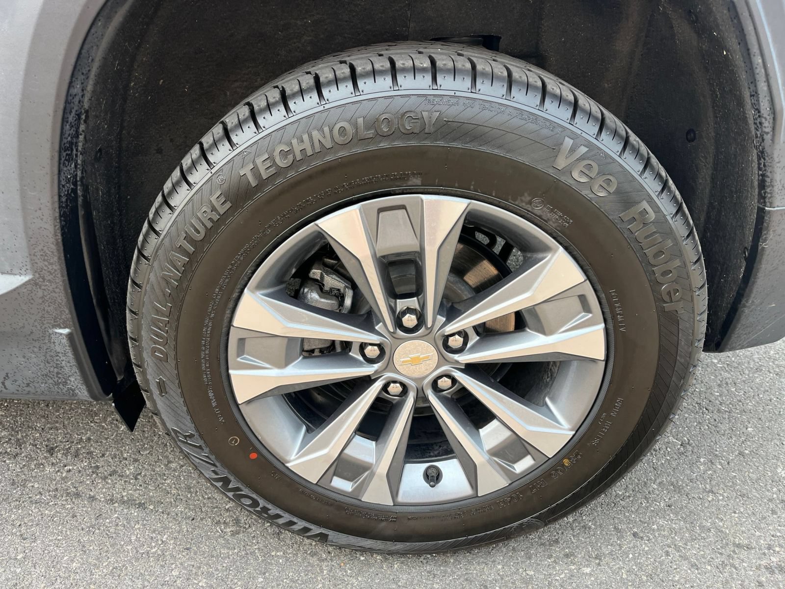 Used 2025 Chevrolet Equinox LT FWD image 30
