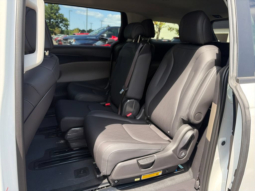 New 2027 Kia Carnival FWD image 24