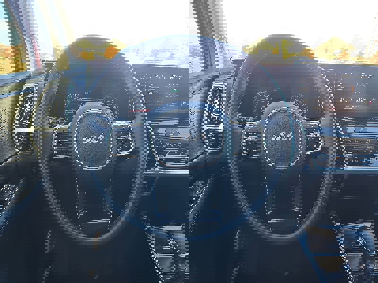 Certified 2022 Kia Sorento SX image 23