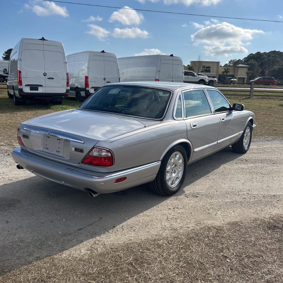 Used 2002 Jaguar XJ8 image 5