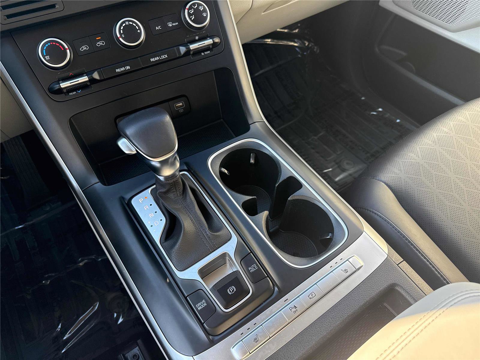 Used 2023 Kia Carnival LX image 21