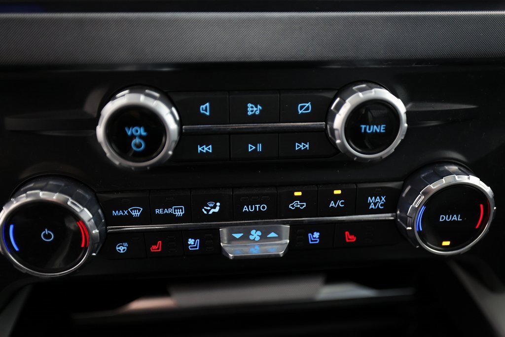 Used 2023 Ford F450 Limited w/ FX4 Off-Road Package image 28