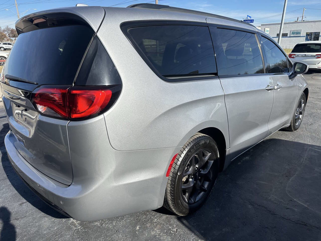 Used 2019 Chrysler Pacifica Touring-L w/ Premium Audio Group image 6