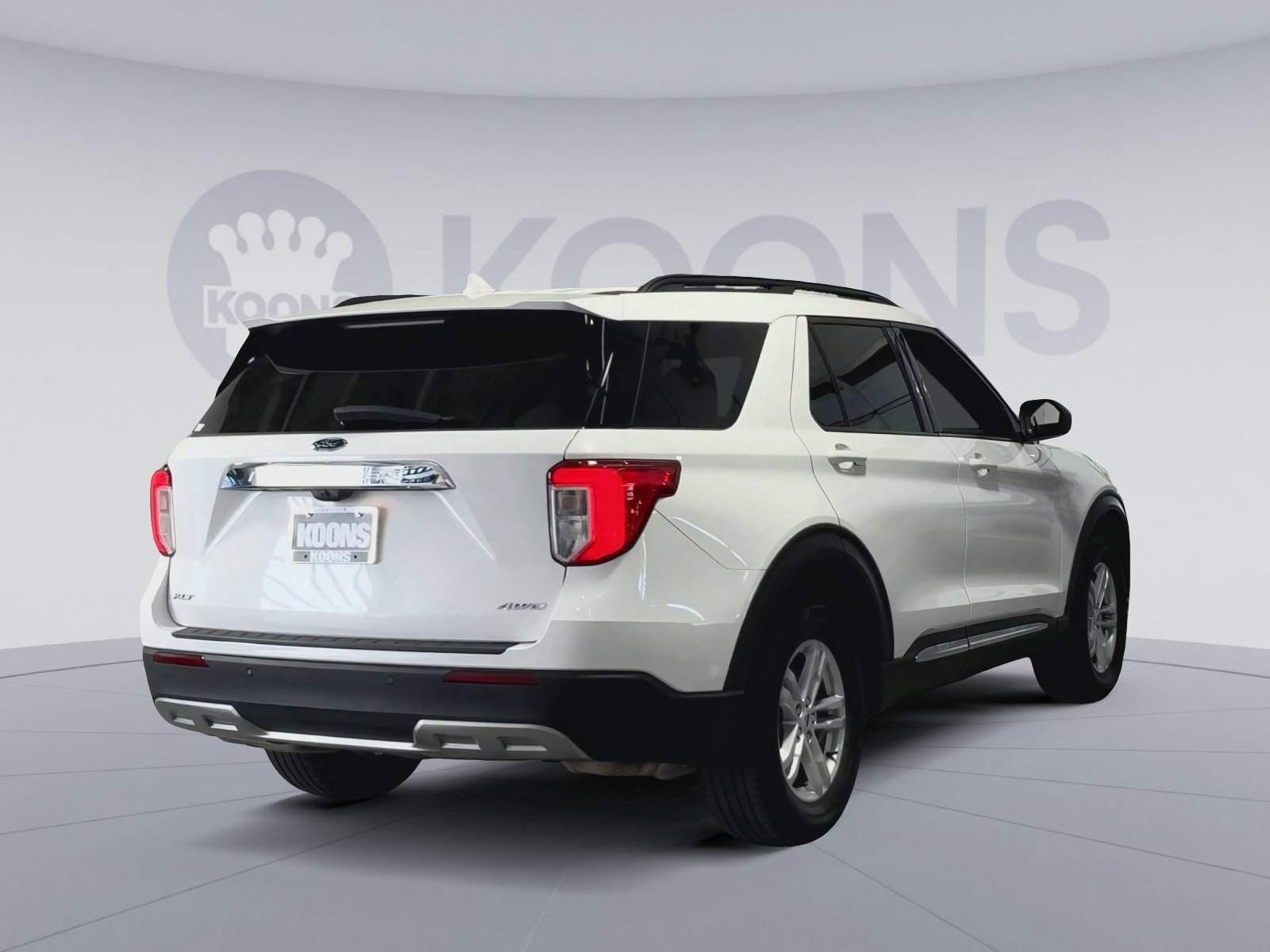 Used 2022 Ford Explorer XLT w/ Equipment Group 202A AWD/4WD image 11