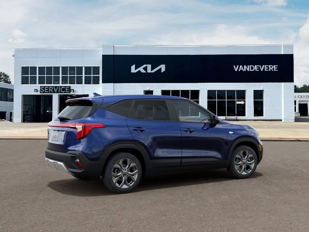 New 2026 Kia Seltos LX FWD image 9