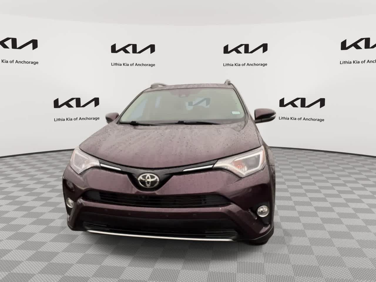 Used 2018 Toyota RAV4 XLE FWD image 4