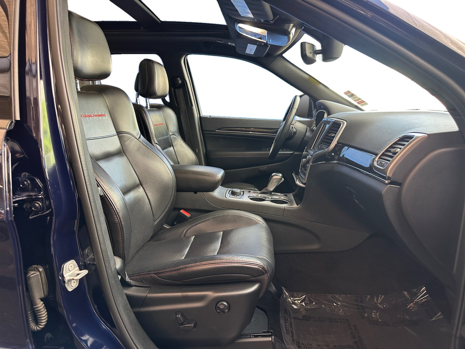 Used 2018 Jeep Grand Cherokee Trailhawk w/ Trailhawk Luxury Group AWD/4WD image 15