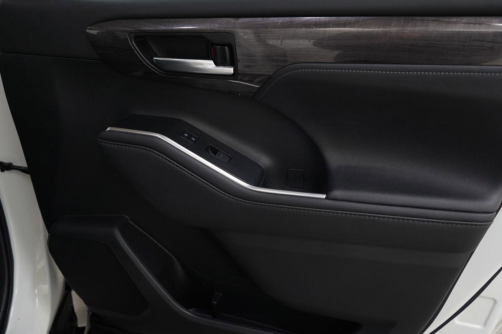 Used 2020 Toyota Highlander Limited image 9