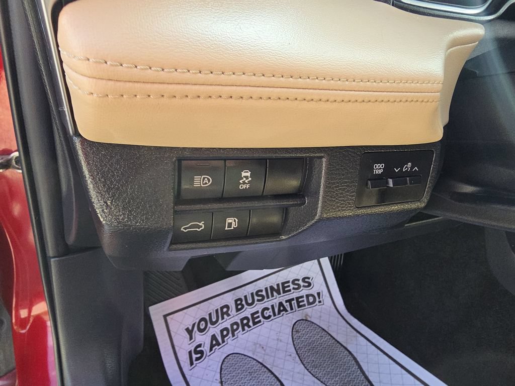Used 2019 Toyota Avalon XLE w/ Moonroof Package FWD image 17