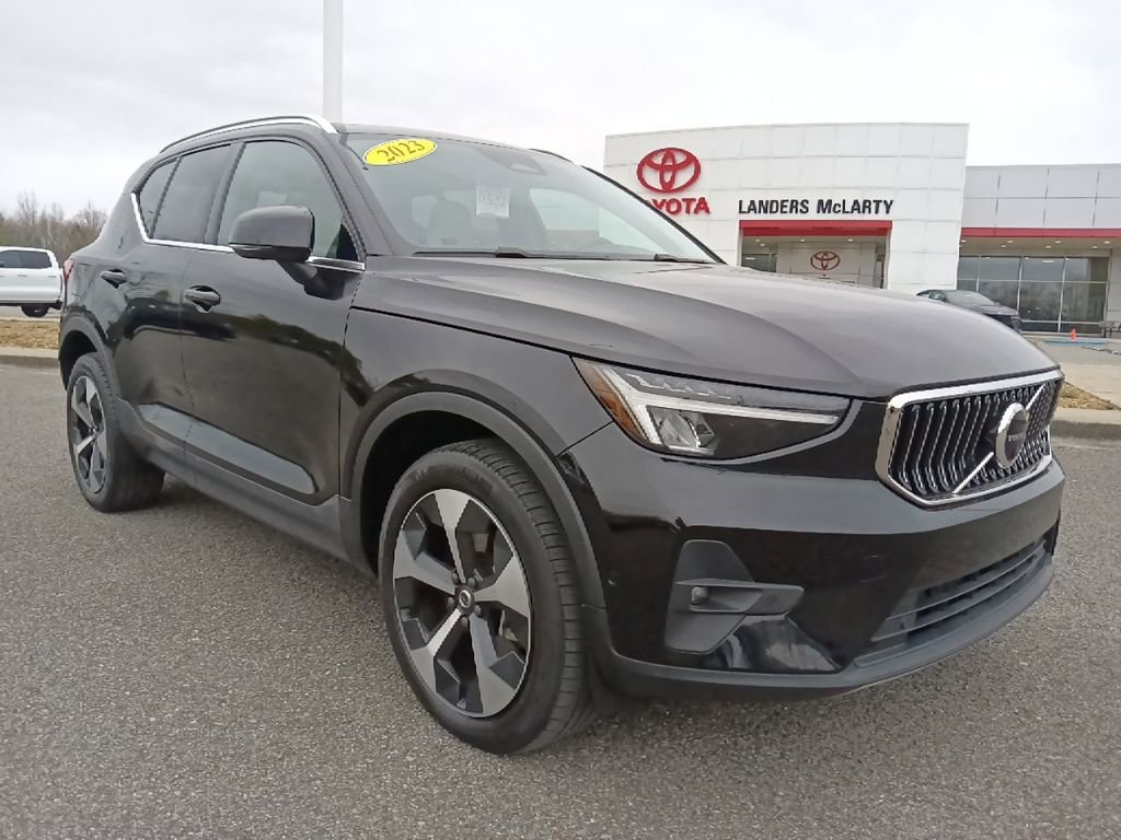Used 2023 Volvo XC40 B5 Plus w/ Driver Assist Package image 1