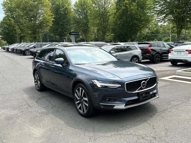 Certified 2025 Volvo V90 B6 Cross Country Ultra AWD/4WD image 5
