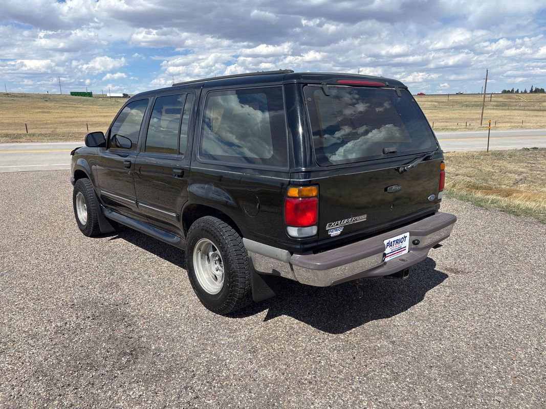 Used 1996 Ford Explorer XLT image 3