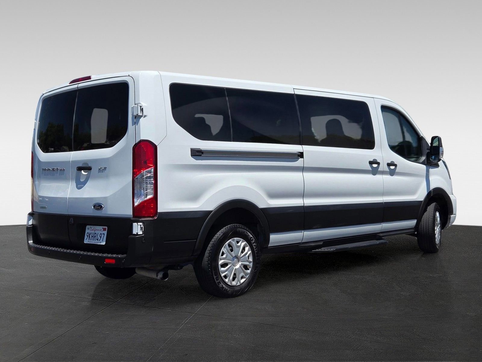 Used 2023 Ford Transit 350 XLT RWD image 4