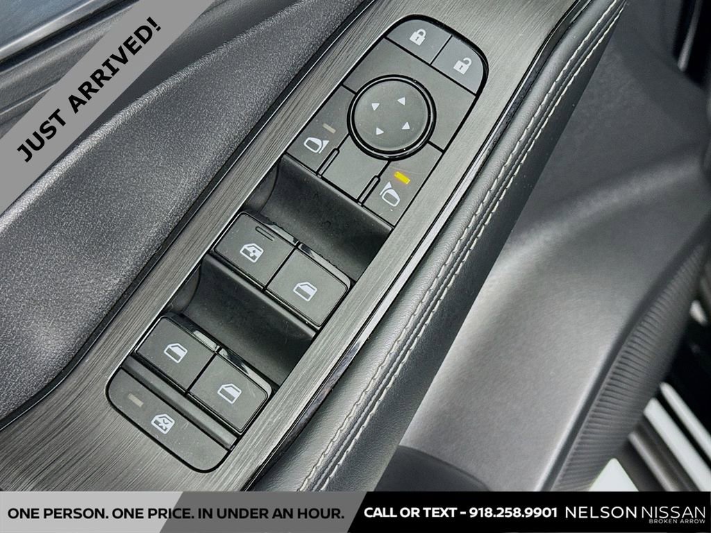 Certified 2025 Nissan Rogue SV image 17