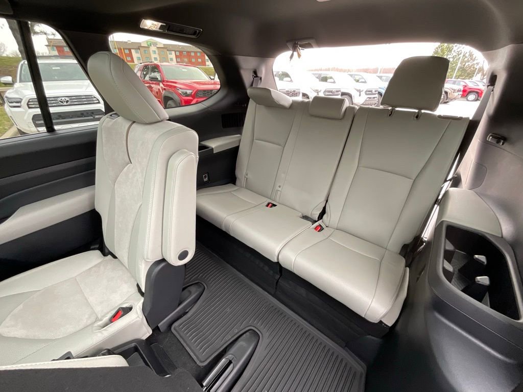 Certified 2025 Toyota Grand Highlander AWD Hybrid image 22