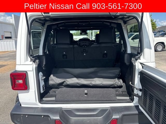 Used 2025 Jeep Wrangler Unlimited Sahara w/ Safety Group AWD/4WD image 23