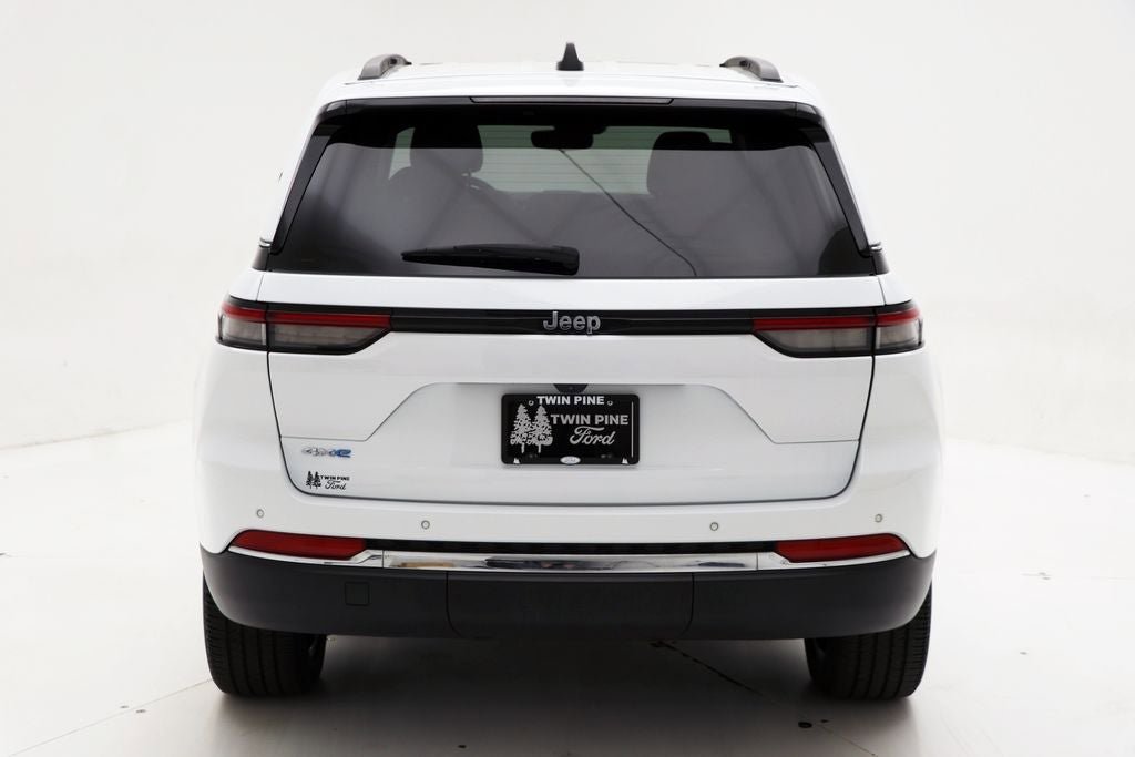 Used 2023 Jeep Grand Cherokee 4WD 4xe image 7